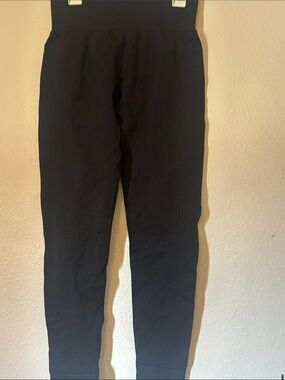 Womanโs Black Seamless Leggings, Size S